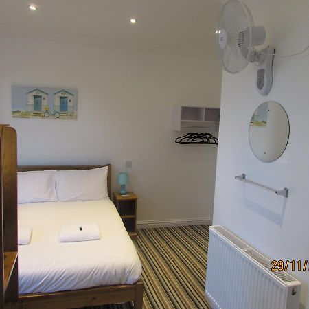 Charlotte Guest House เวย์มัธ ภายนอก รูปภาพ